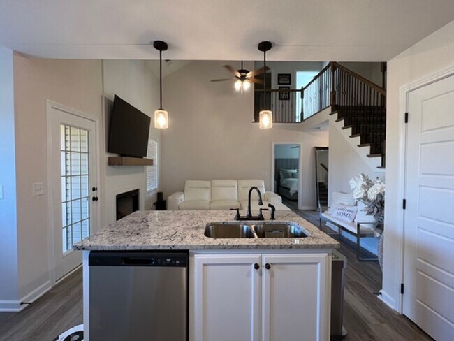 Building Photo - Beautiful Home Coming Soon!