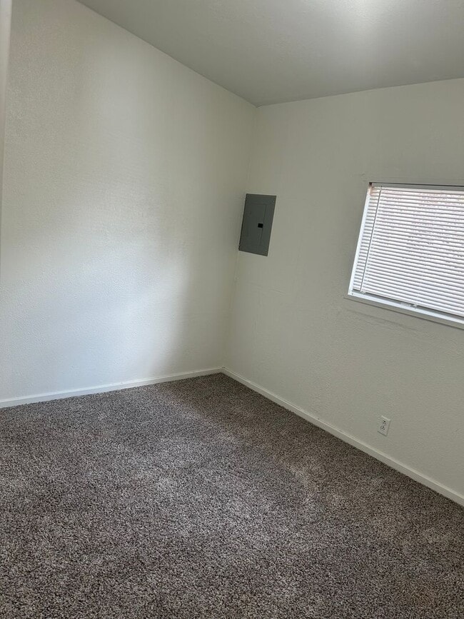 Building Photo - Cute Home in Quiet Neighborhood