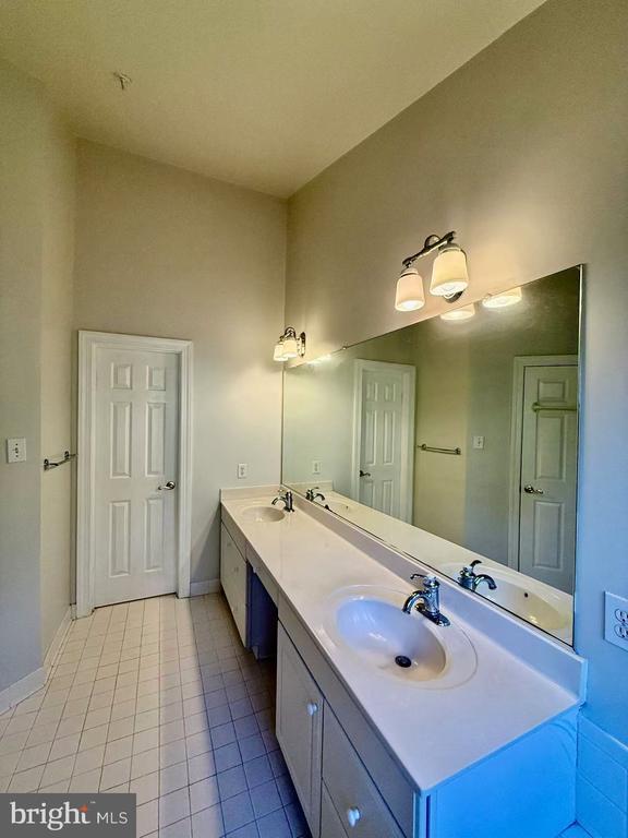 Building Photo - 13772 Lambertina Pl