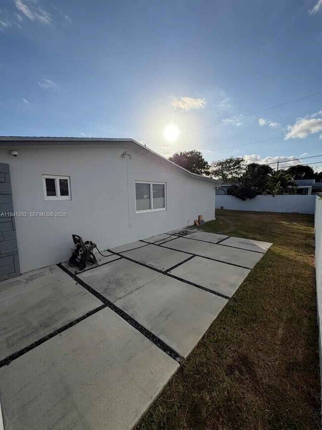 Building Photo - Southwest 96th Avenue, Miami, FL 33165 - 3 BR 2 BA single-family home