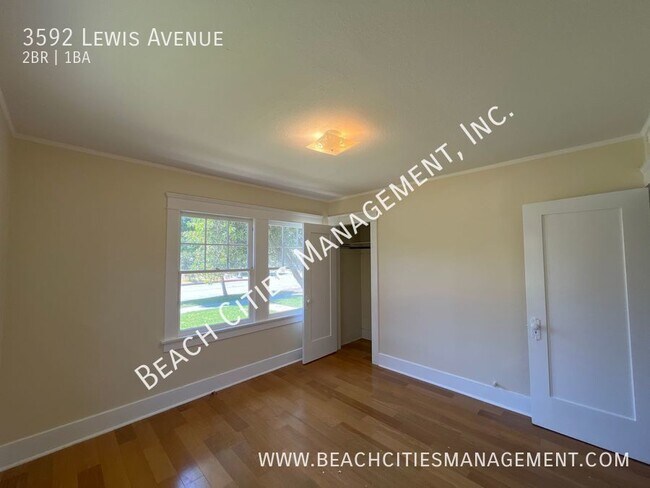 Building Photo - 3592 Lewis Ave