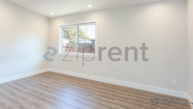 Building Photo - 1339 Camellia Dr