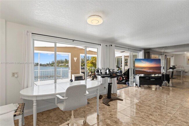 Building Photo - 5620 Lagoon Dr