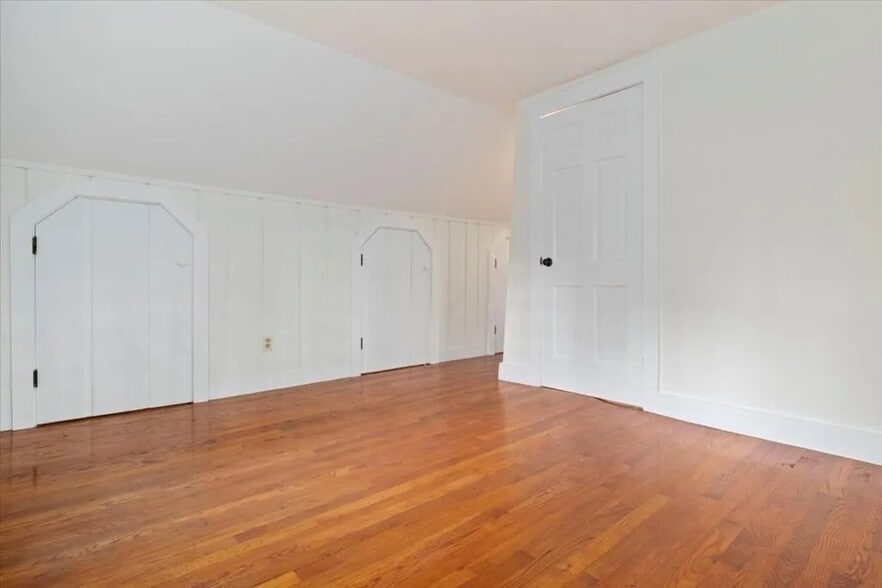 Building Photo - 16 King Philip Trl