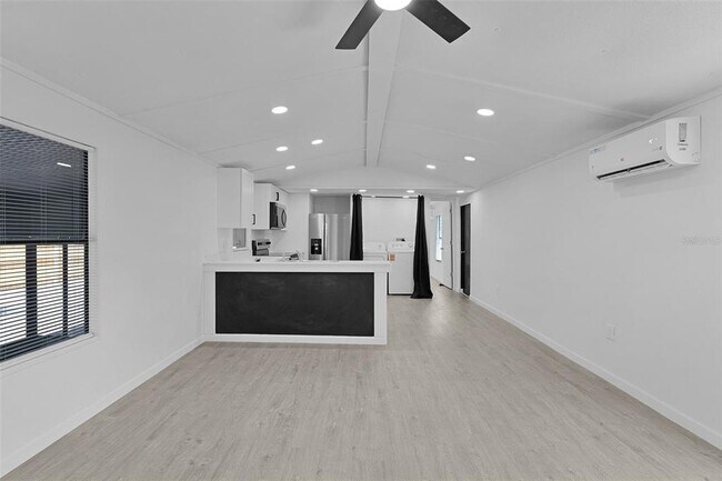 Building Photo - 33514 Luana Ct