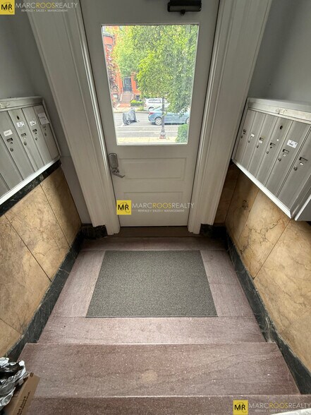 Building Photo - 464 Beacon St