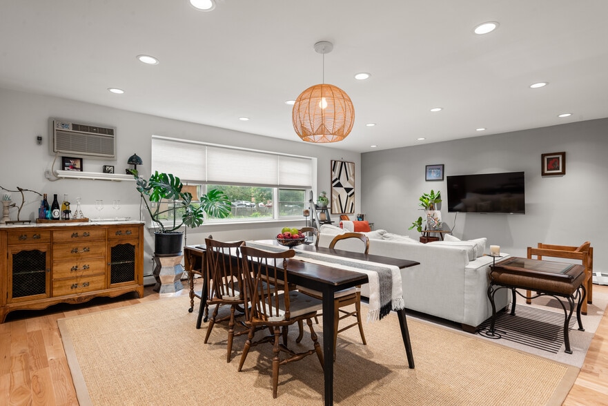 Building Photo - 48 Llanfair Rd