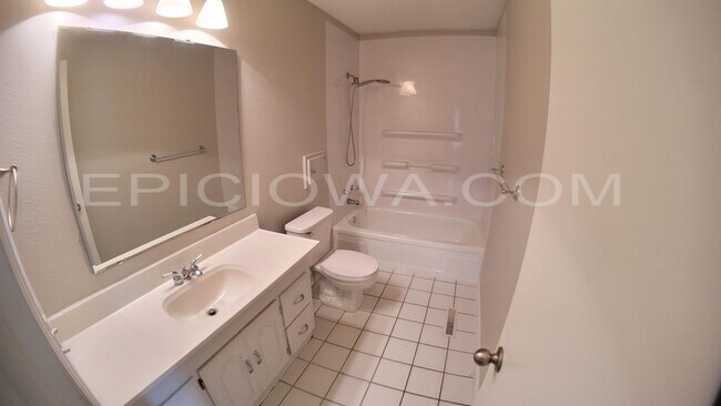 Building Photo - 5808 Underwood Ave SW