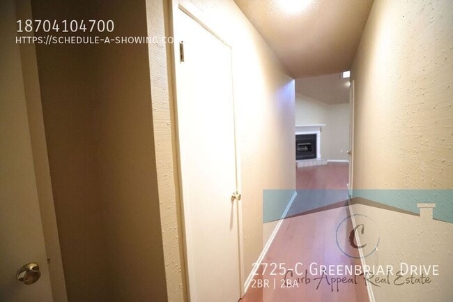 Building Photo - 2725 Greenbriar Dr