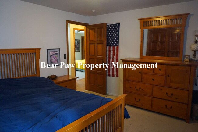 Building Photo - Lovely Home in Soda Creek!!