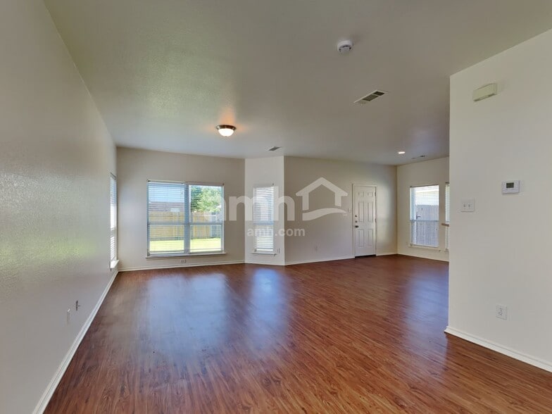 Building Photo - 1137 Boxwood Dr