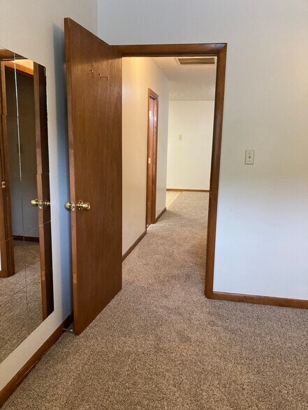 Building Photo - 258 Blue Prince Rd