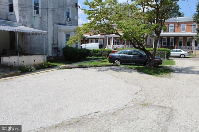 Building Photo - 459 Martin St