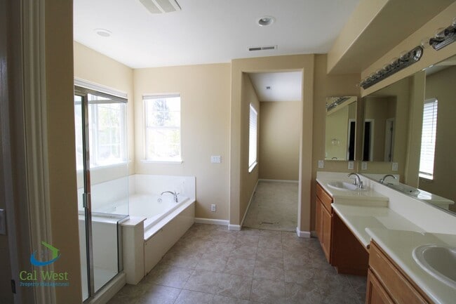 Building Photo - $4895 - **COMING SOON-END OF SEPT** Beauti...