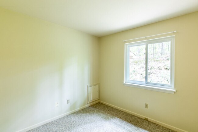 Building Photo - 1476 Gray Stone Court - Millcreek