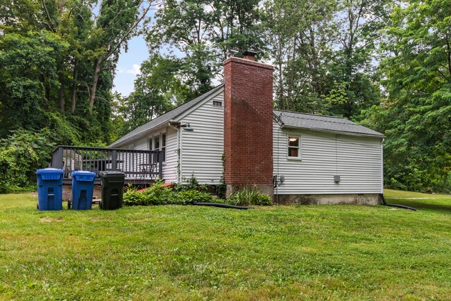 Building Photo - 518 Merrow Rd