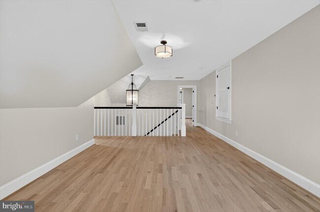 Building Photo - 5718 Huntington Pkwy