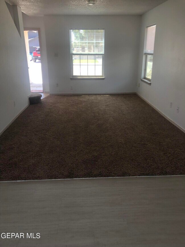 Building Photo - 409 Valle Fertil Dr