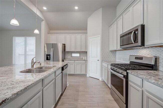 Building Photo - 12704 Southern Oaks Landing