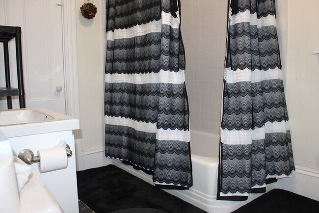 Building Photo - 121 Winter St