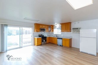 Building Photo - 8740 Flanders Dr