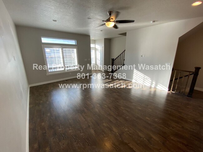 Building Photo - Beautiful 3 Bed, 4 Bath Townhome with 2-ca...