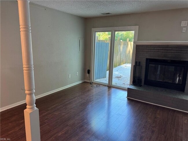Building Photo - 1304 Gaineford Ct