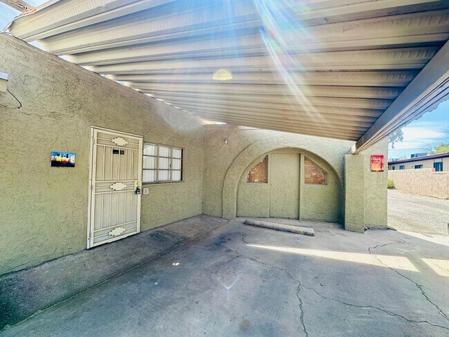 Building Photo - RogerRd237-243