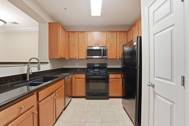 Building Photo - 4850 Eisenhower Ave