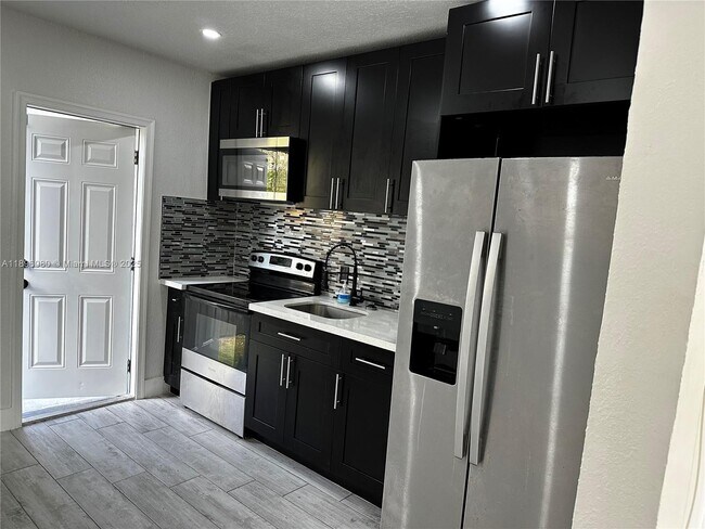 Building Photo - 6844 NW 5th Ave