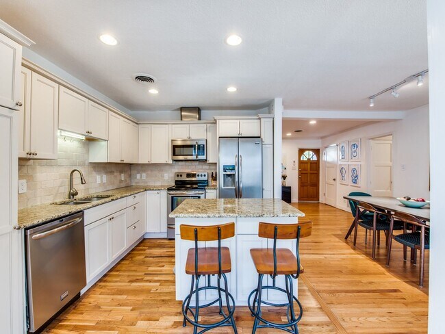 Building Photo - 3 Bedroom in Alamo Height ISD