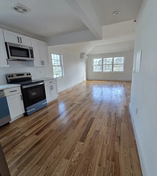 Building Photo - 119 Rochelle St