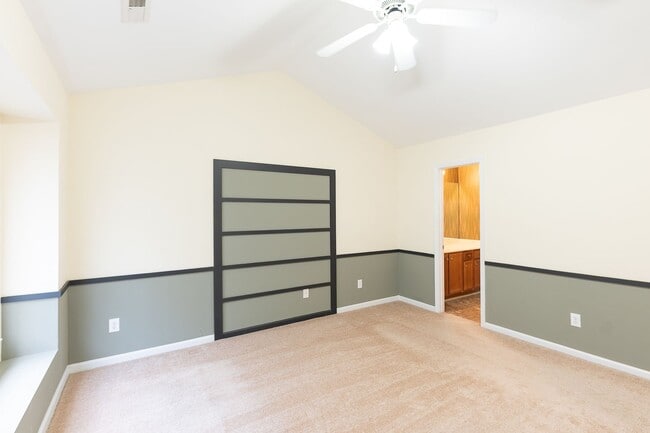 Building Photo - 117 Goldfinch Ave