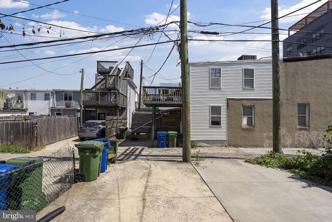 Building Photo - 1745 Clarkson St