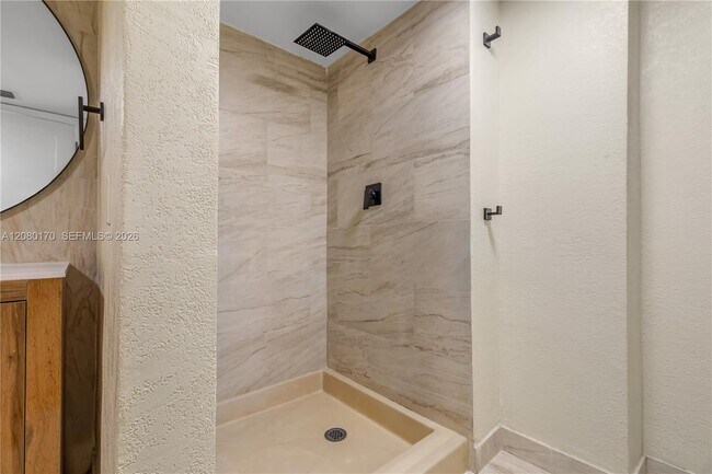 Building Photo - 1717 N Bayshore Dr