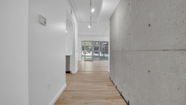 Building Photo - EPIC REA - Modern-Style 1 BR/1 BA Condo in...