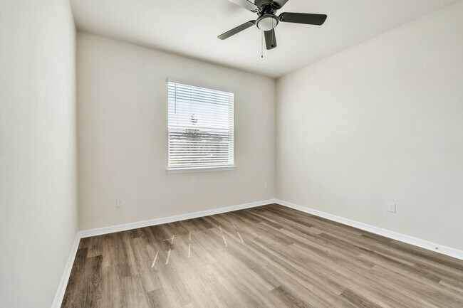 Building Photo - 3 Bedroom Villa - Star Farms