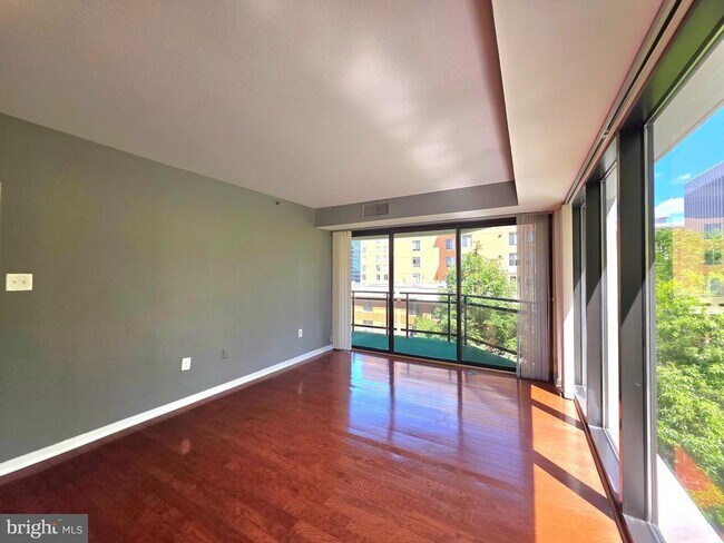 Building Photo - 1530 Key Blvd