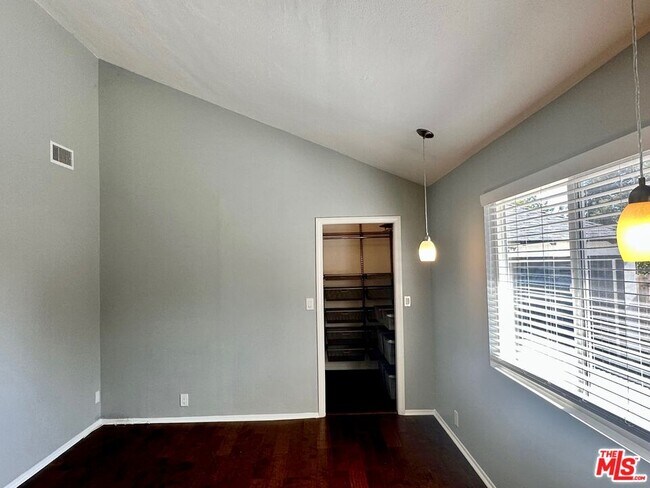 Building Photo - 510 Avenue 64