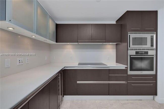 Building Photo - 17001 Collins Ave