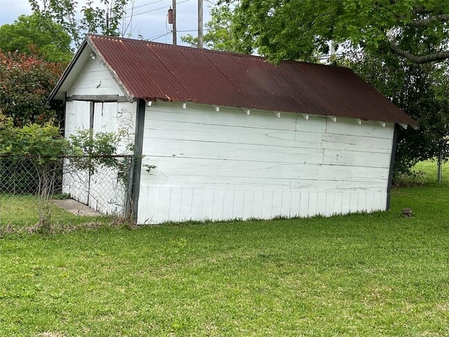 Building Photo - 207 S 1st St