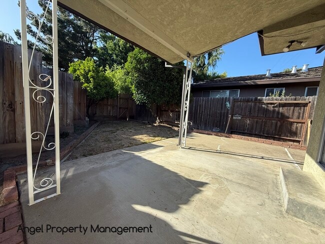 Building Photo - 7130 Reichmuth Way