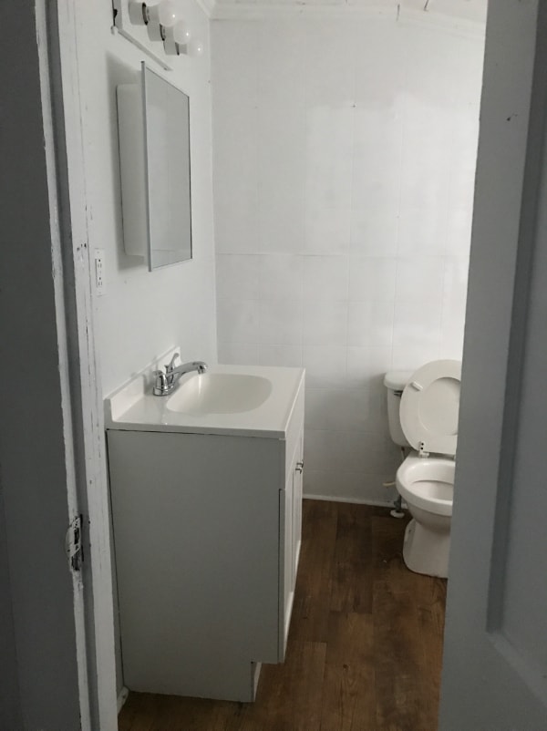 Building Photo - 3 Bedroom 1.5 Bathroom