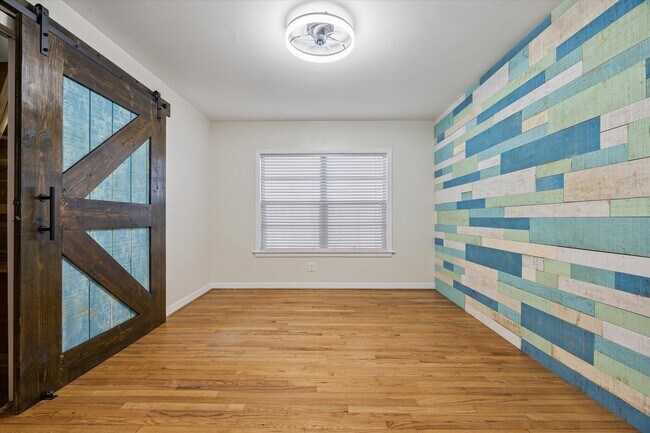 Building Photo - 1719 W 23rd St