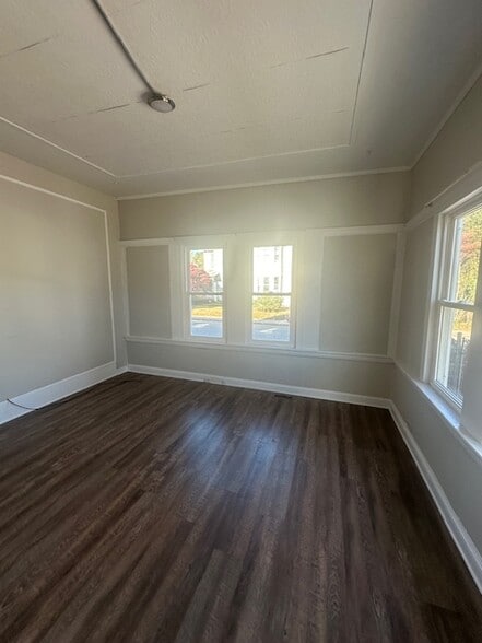 Building Photo - 227 E Walnut St