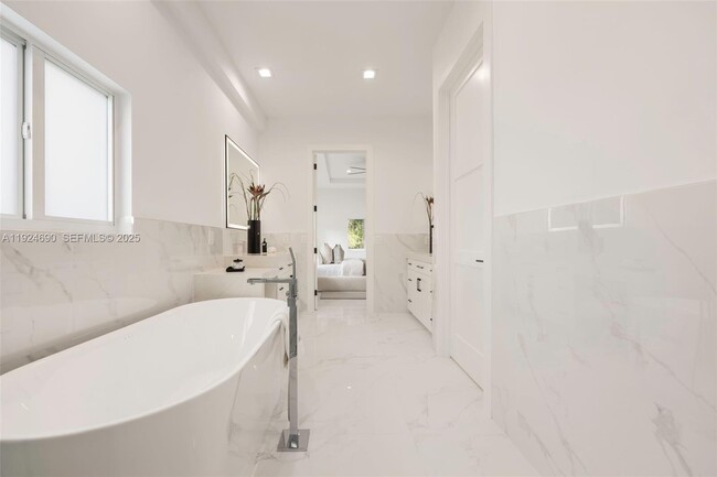 Building Photo - 6845 SW 52nd St