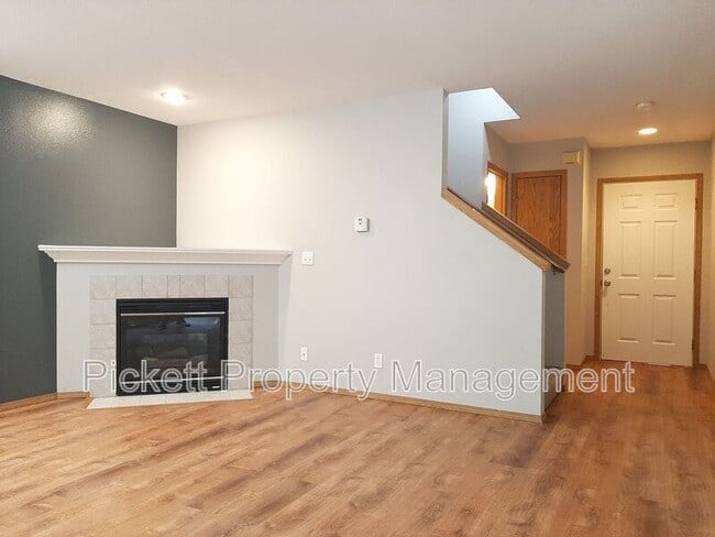 Building Photo - 6272 Alexis Dr NE