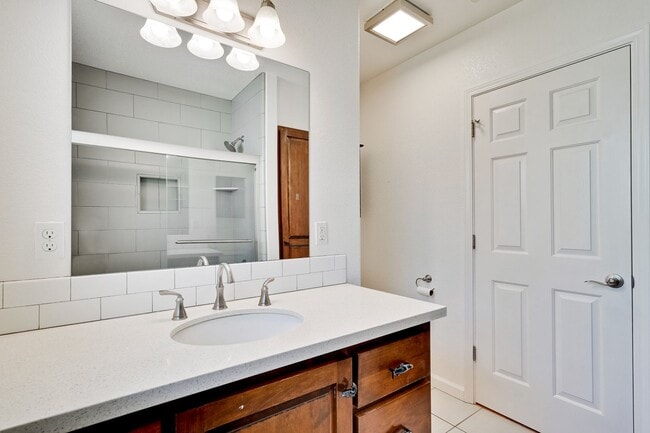 Building Photo - 1940's Quaint 2 Bedroom Single Story Home off of Hedding Street with Modern Amenities & Great Bac...