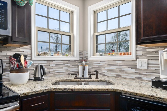Building Photo - 1831 Camelot Dr