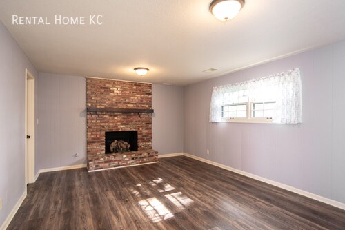 Building Photo - Beautifully updated split level with Finis...